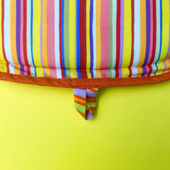 Close-up of the colorful sustainable modern pot holder in premium organic cotton with vibrant pattern