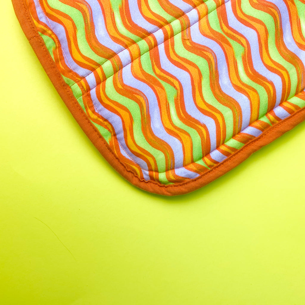 Close up of the stylish sustainable pot holder in premium organic cotton with playful patter