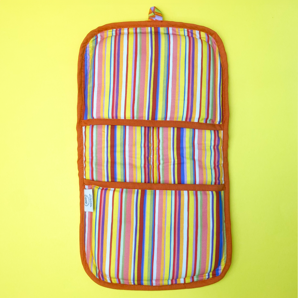 Stylish sustainable pot holder in premium organic cotton with colorful pattern